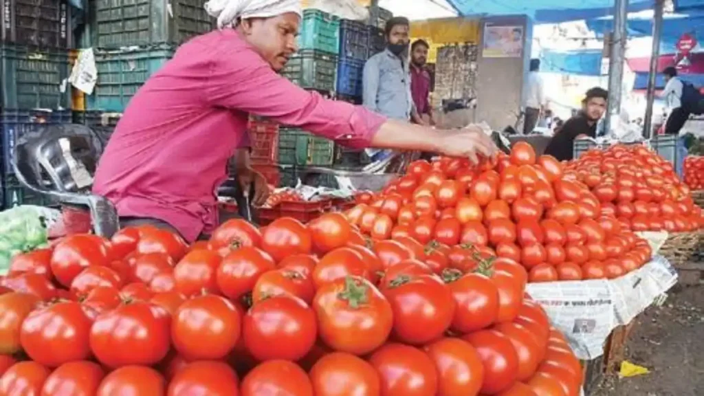 How could I be like this Tomato sold for 200 rupees is now 10 rupees read it now